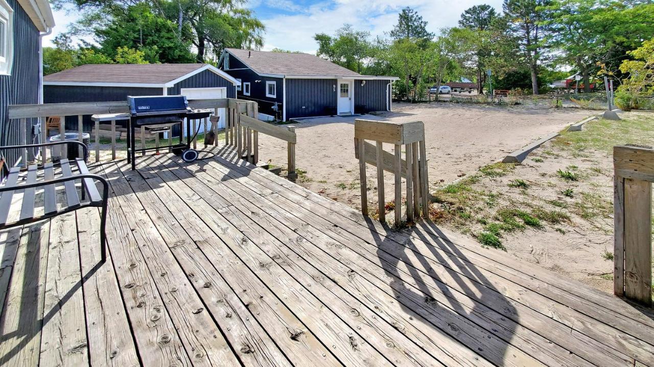 Main Beach River Retreat - Wasaga Beach 1 - Main Strip - 93 Mosley St Екстер'єр фото