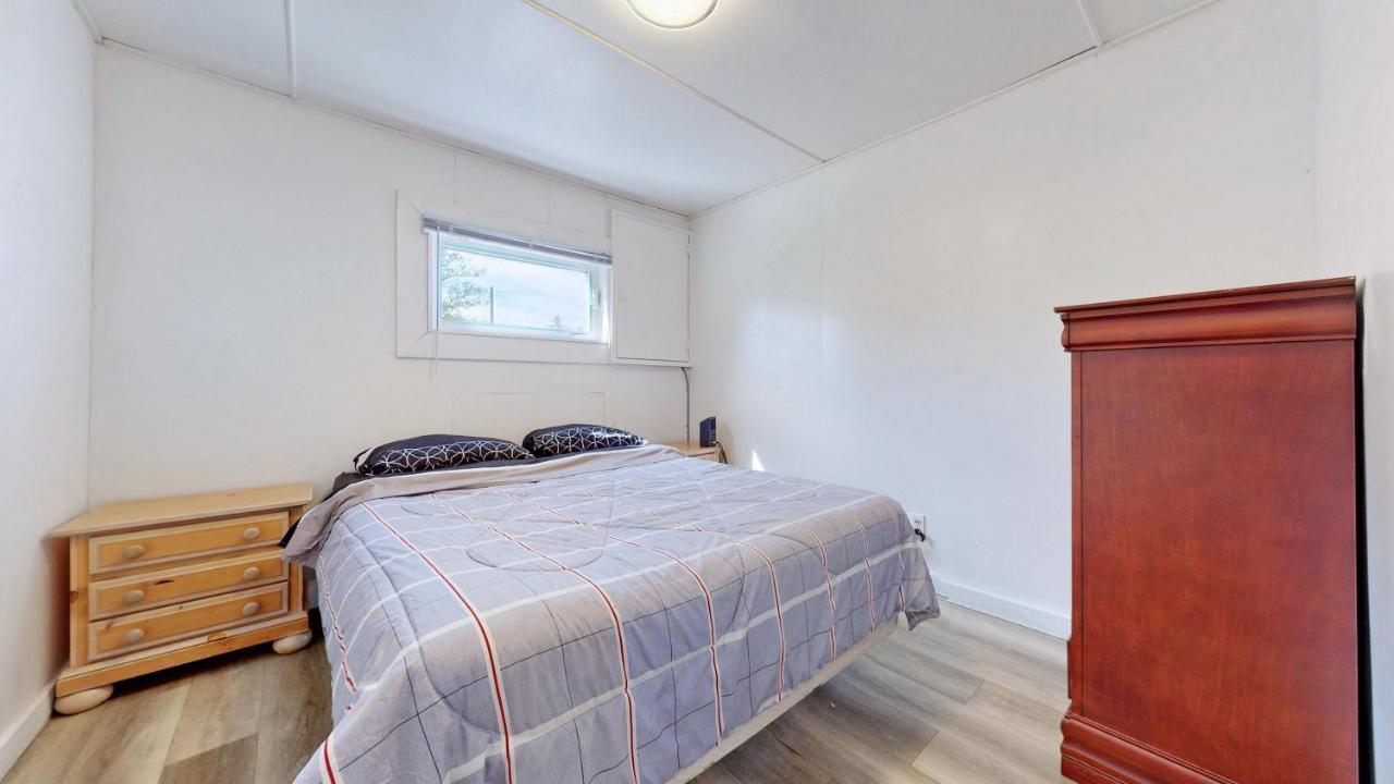 Main Beach River Retreat - Wasaga Beach 1 - Main Strip - 93 Mosley St Екстер'єр фото