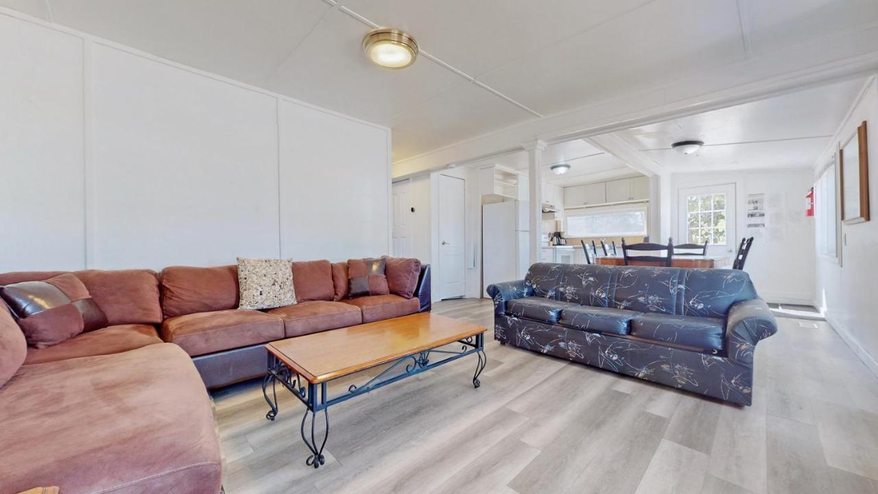 Main Beach River Retreat - Wasaga Beach 1 - Main Strip - 93 Mosley St Екстер'єр фото