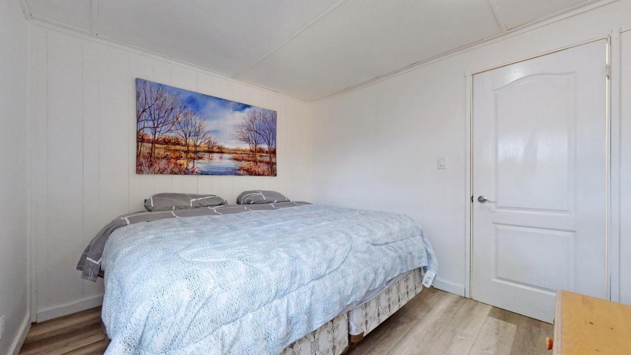 Main Beach River Retreat - Wasaga Beach 1 - Main Strip - 93 Mosley St Екстер'єр фото