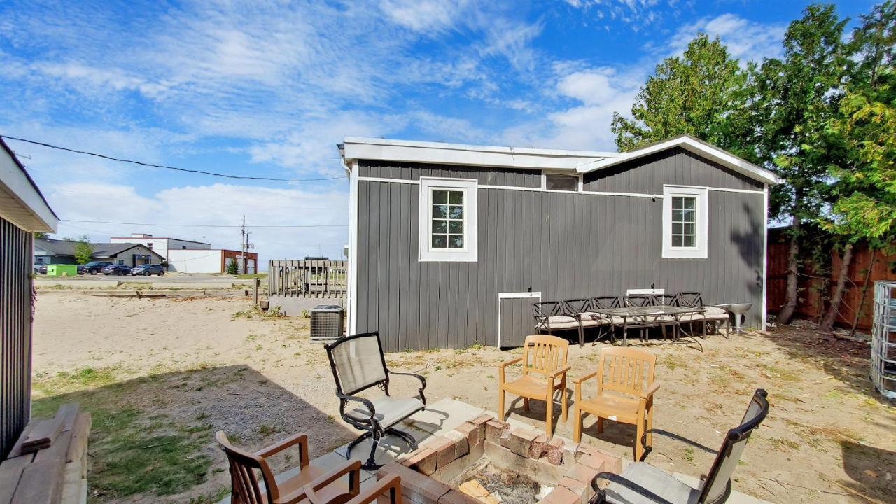 Main Beach River Retreat - Wasaga Beach 1 - Main Strip - 93 Mosley St Екстер'єр фото