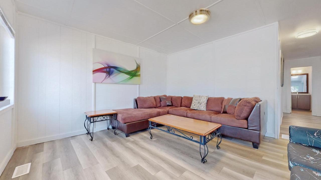 Main Beach River Retreat - Wasaga Beach 1 - Main Strip - 93 Mosley St Екстер'єр фото