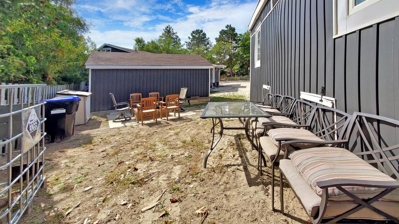 Main Beach River Retreat - Wasaga Beach 1 - Main Strip - 93 Mosley St Екстер'єр фото